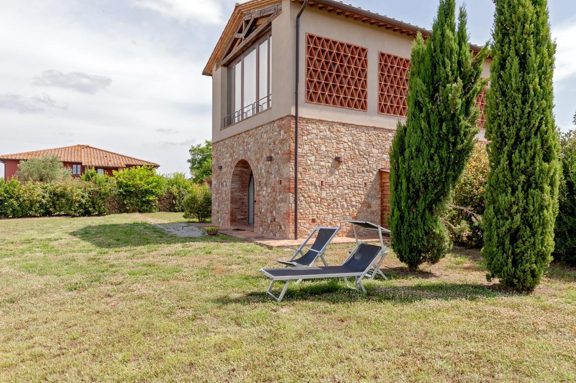 Il Borgo Delle Ville Palaia Exterior photo